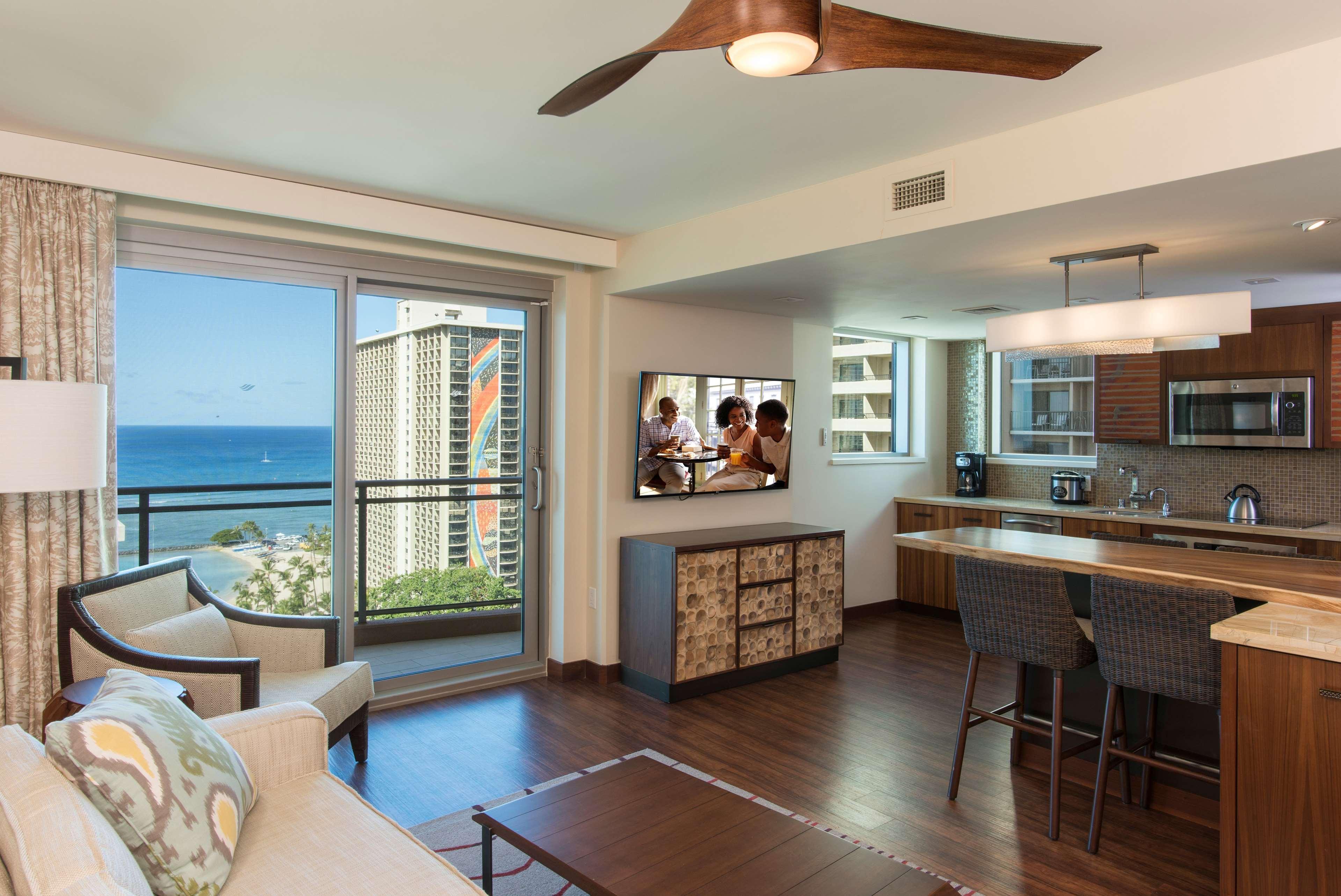 Отель Hilton Grand Vacation Club The Grand Islander Waikiki Гонолулу Экстерьер фото