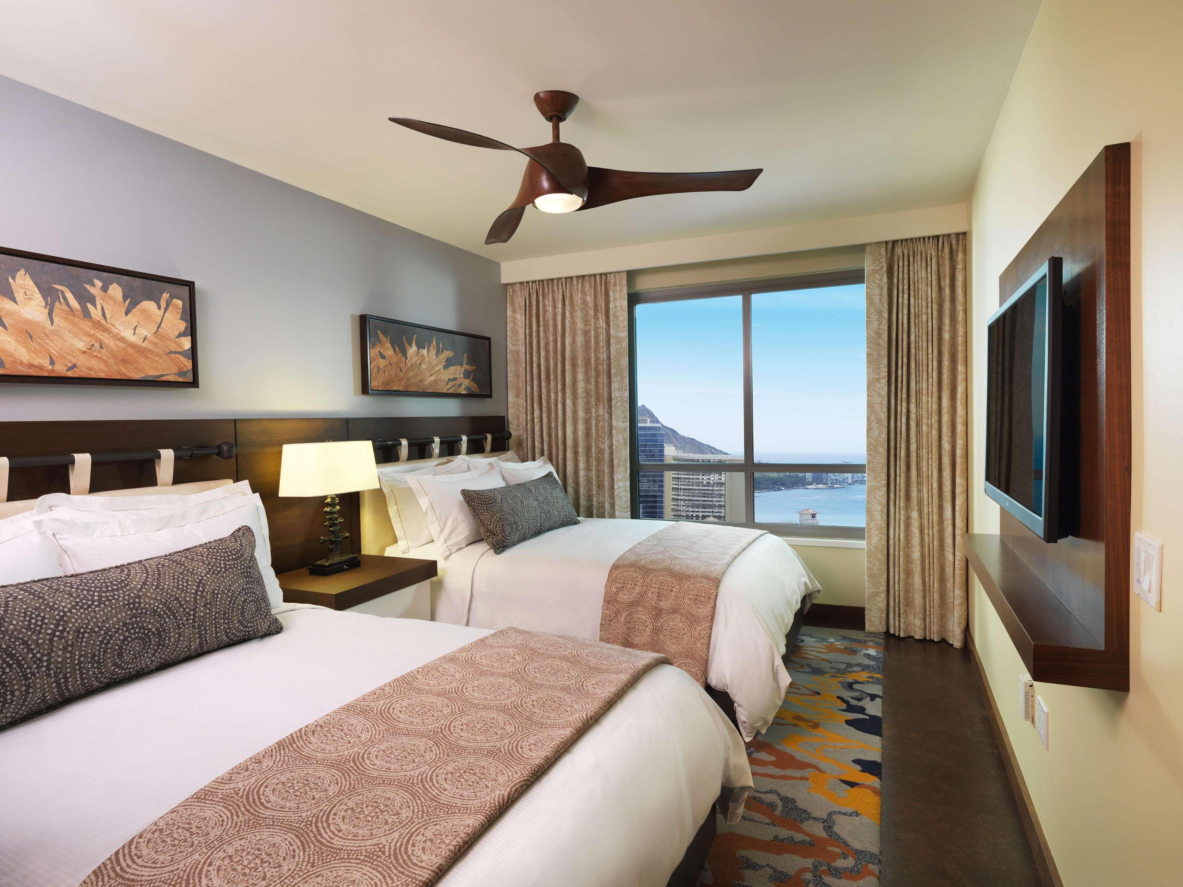 Отель Hilton Grand Vacation Club The Grand Islander Waikiki Гонолулу Экстерьер фото