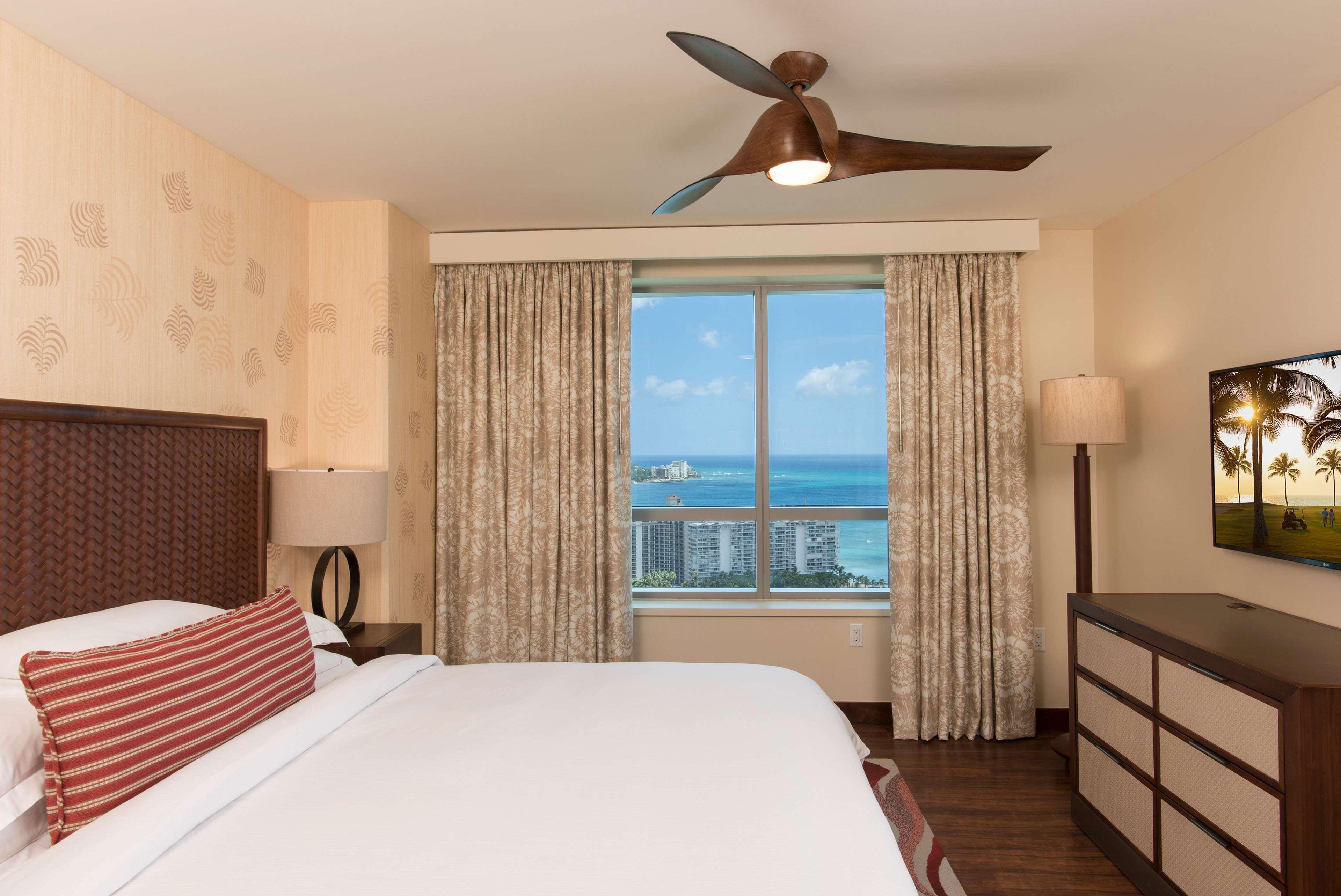 Отель Hilton Grand Vacation Club The Grand Islander Waikiki Гонолулу Экстерьер фото