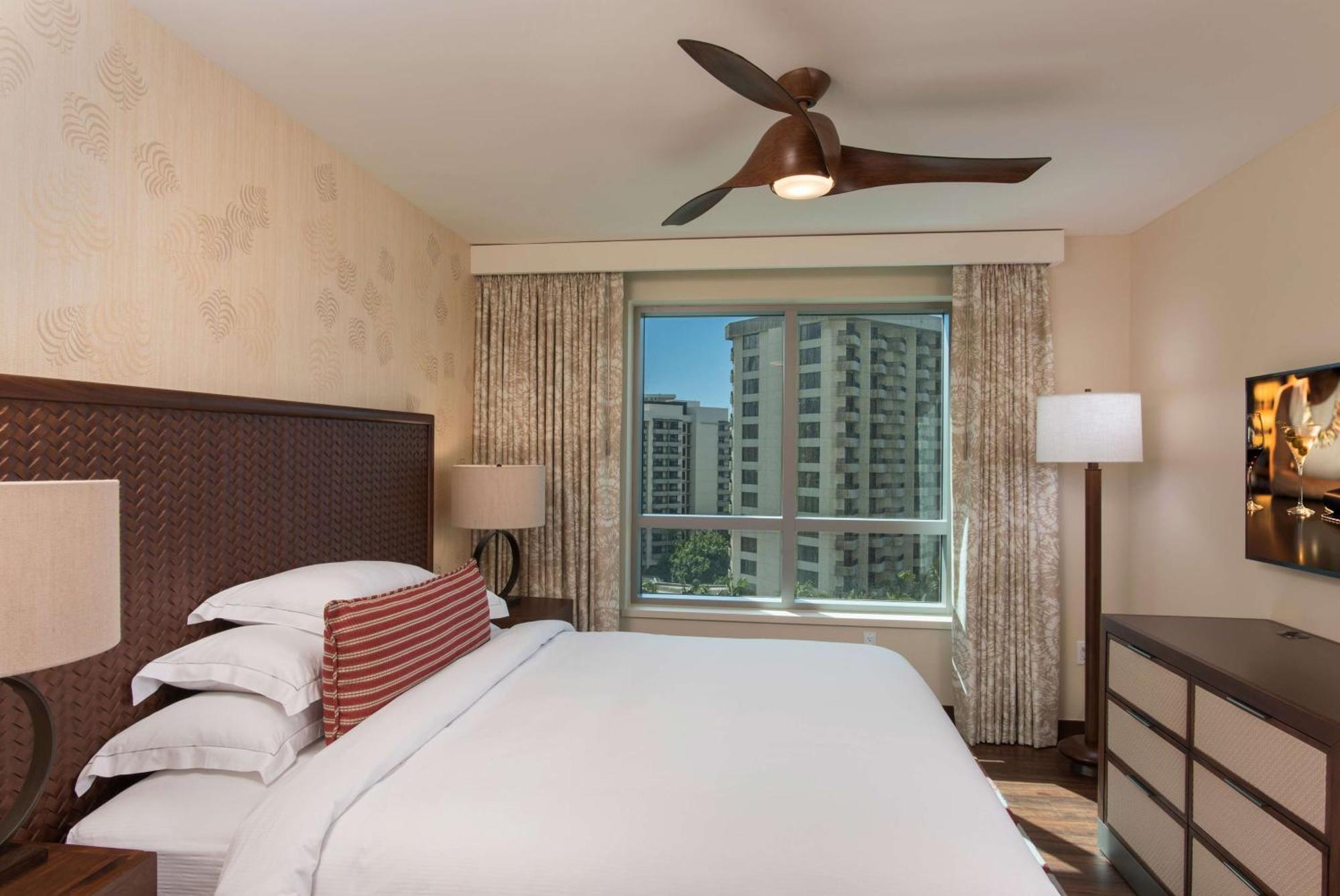 Отель Hilton Grand Vacation Club The Grand Islander Waikiki Гонолулу Экстерьер фото