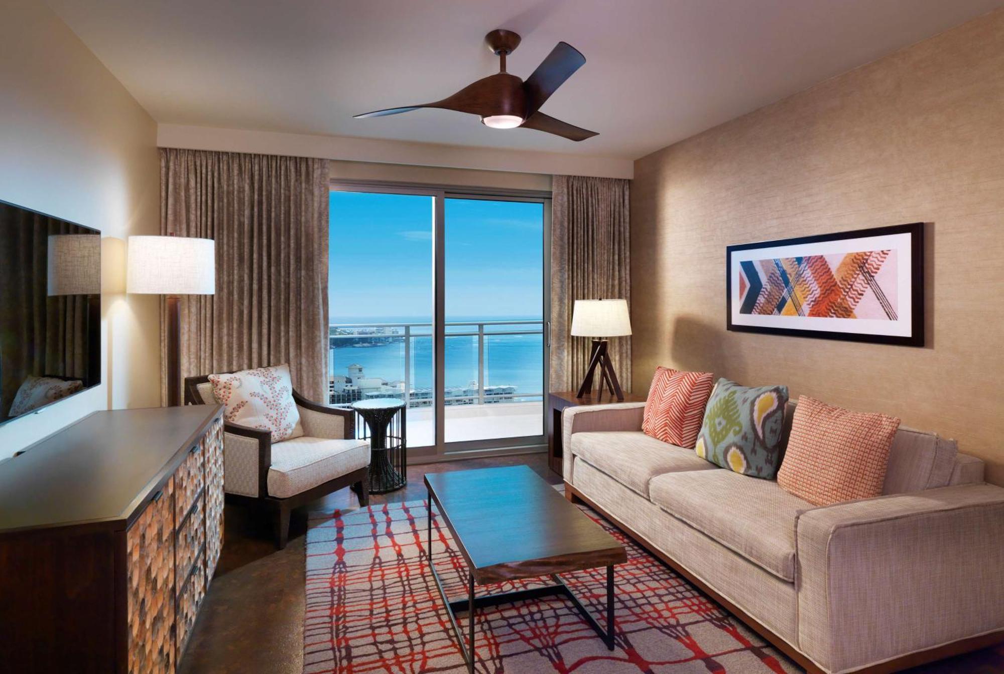 Отель Hilton Grand Vacation Club The Grand Islander Waikiki Гонолулу Экстерьер фото